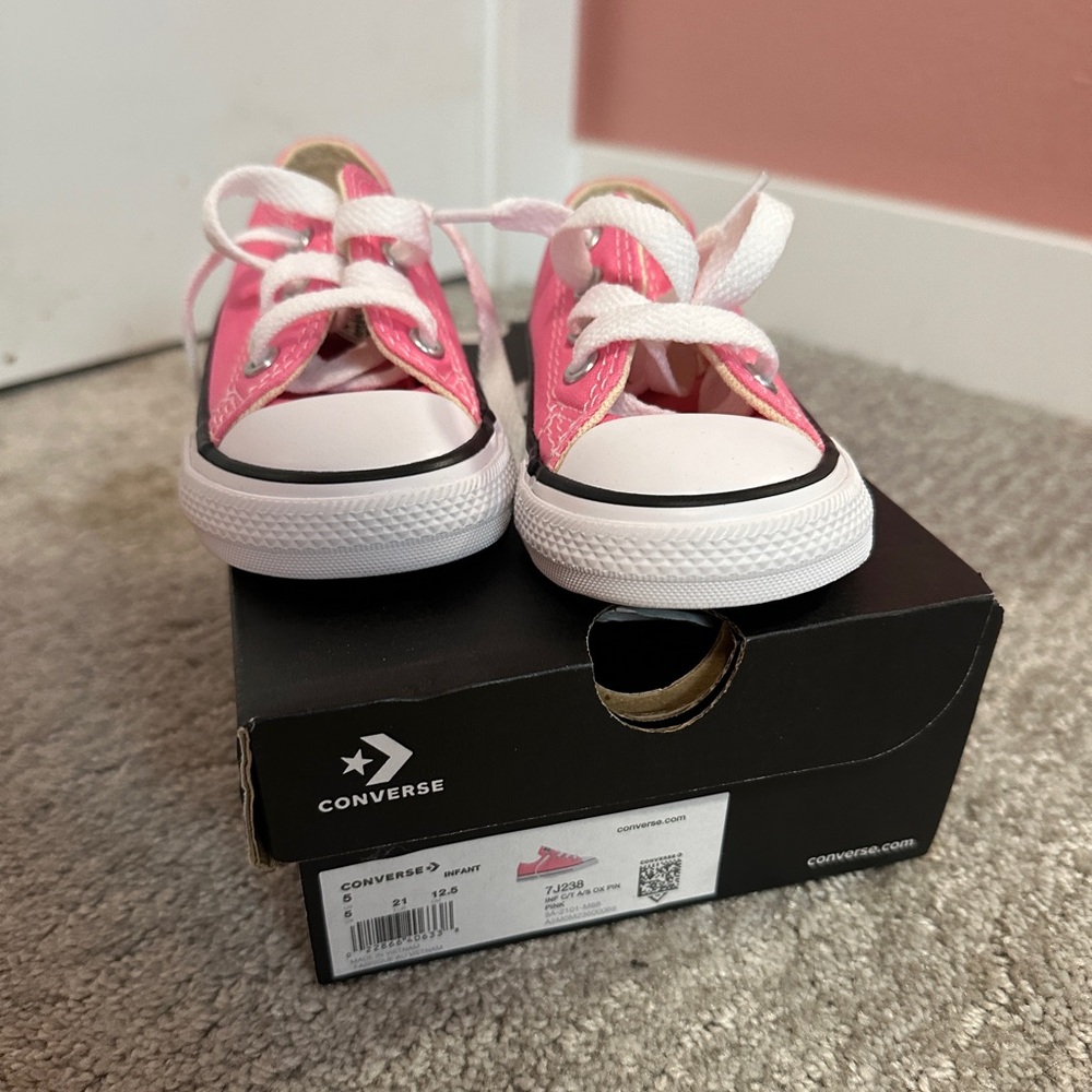 Infant pink converse